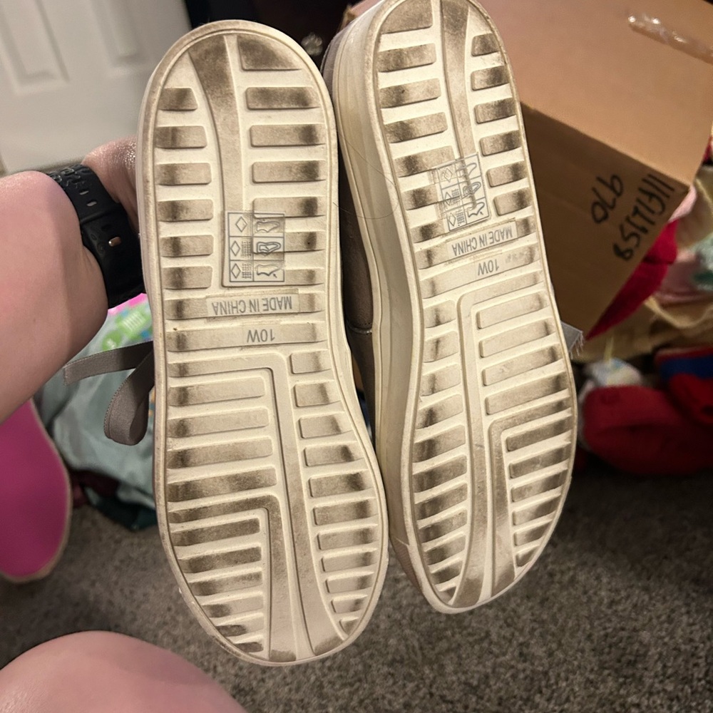 Shoes - Picture 4 of 4